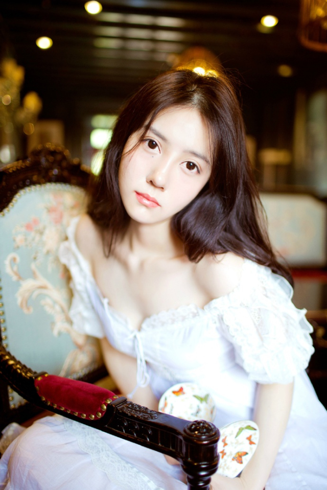 别抱怨生活的无聊生活嘛，就是无聊中自己找些乐子。我可以被打败但我不允许自己爬不起来。